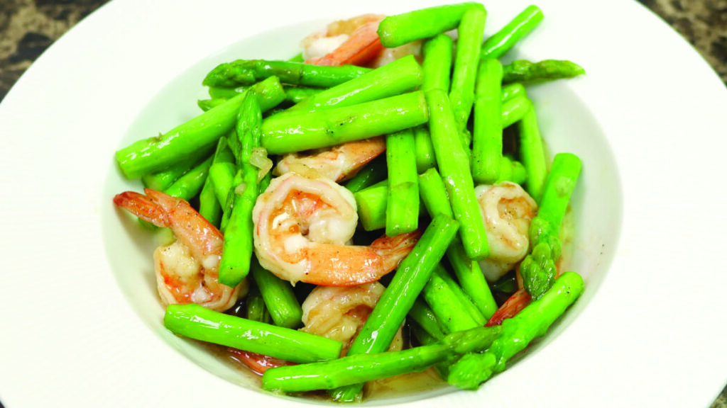 ผัดหน่อไม้ฝรั่งใส่กุ้ง