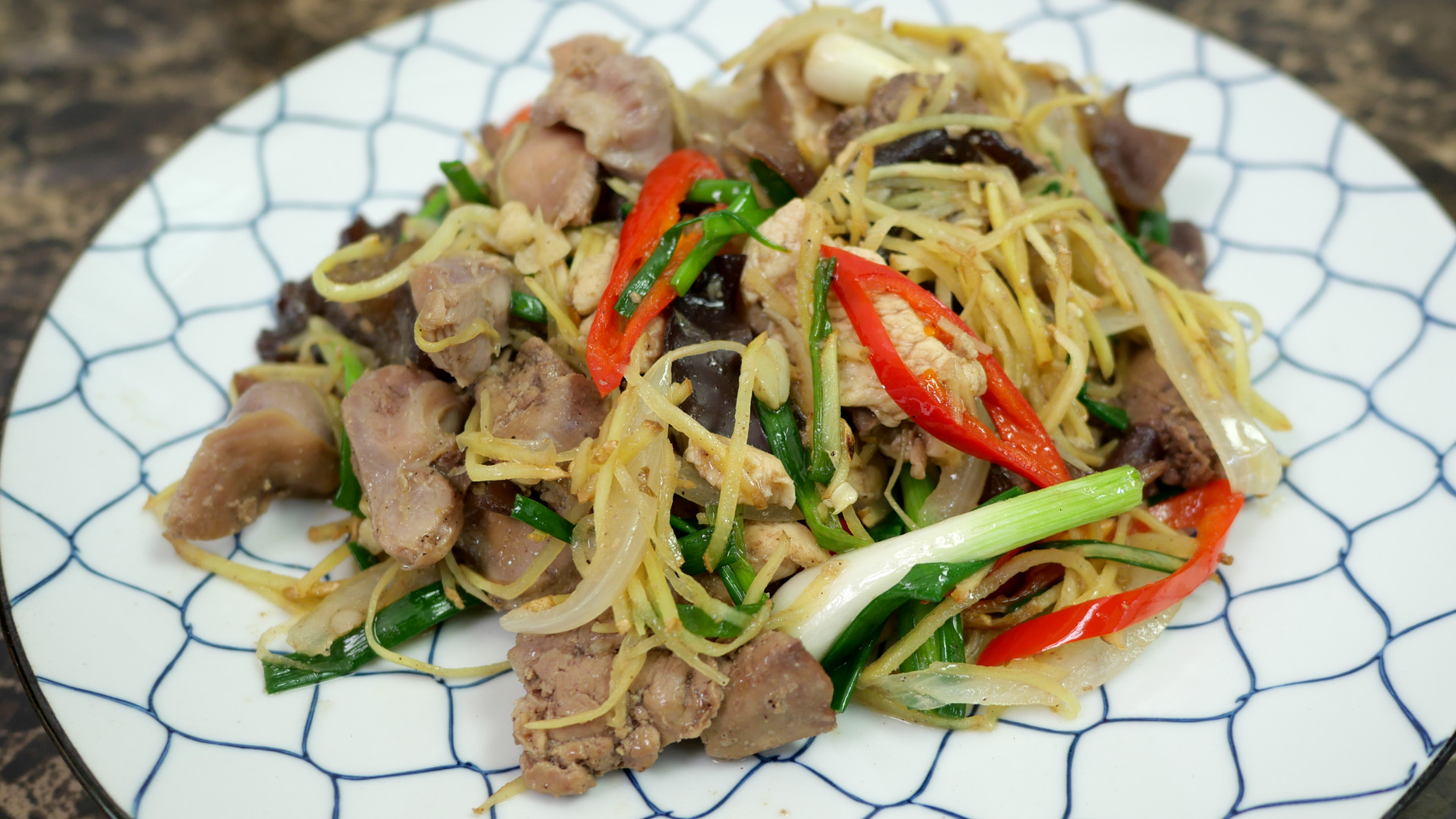 ผัดขิงใส่เครื่องในไก่